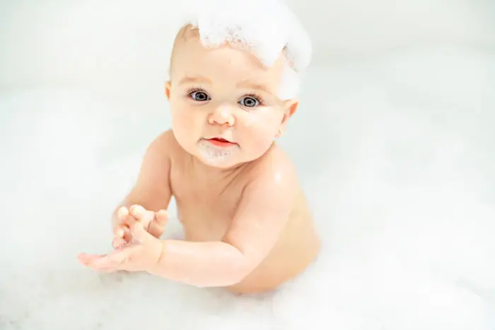 طريقة استحمام الطفل حديث الولادة